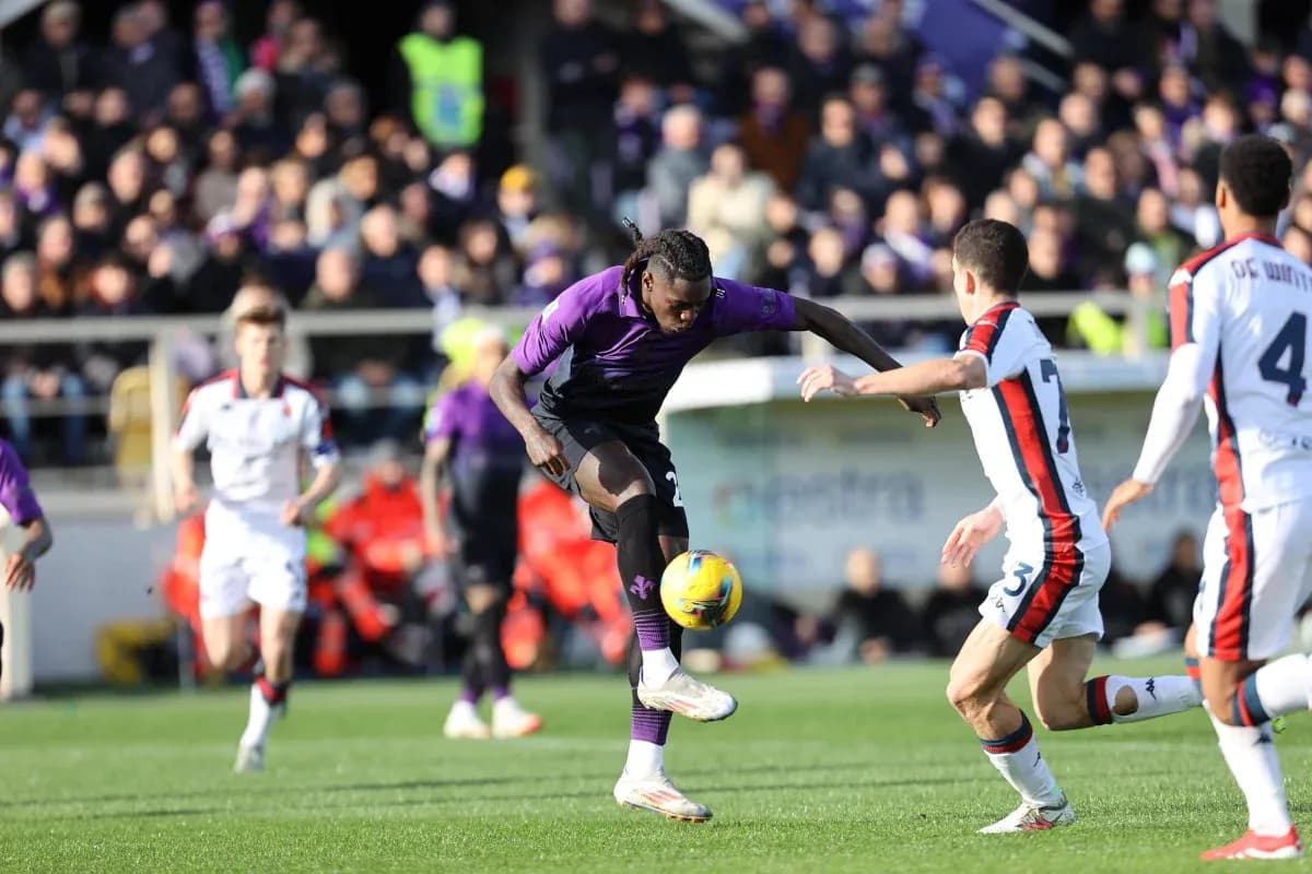 Jugadores de Fiorentina y Genoa en acción