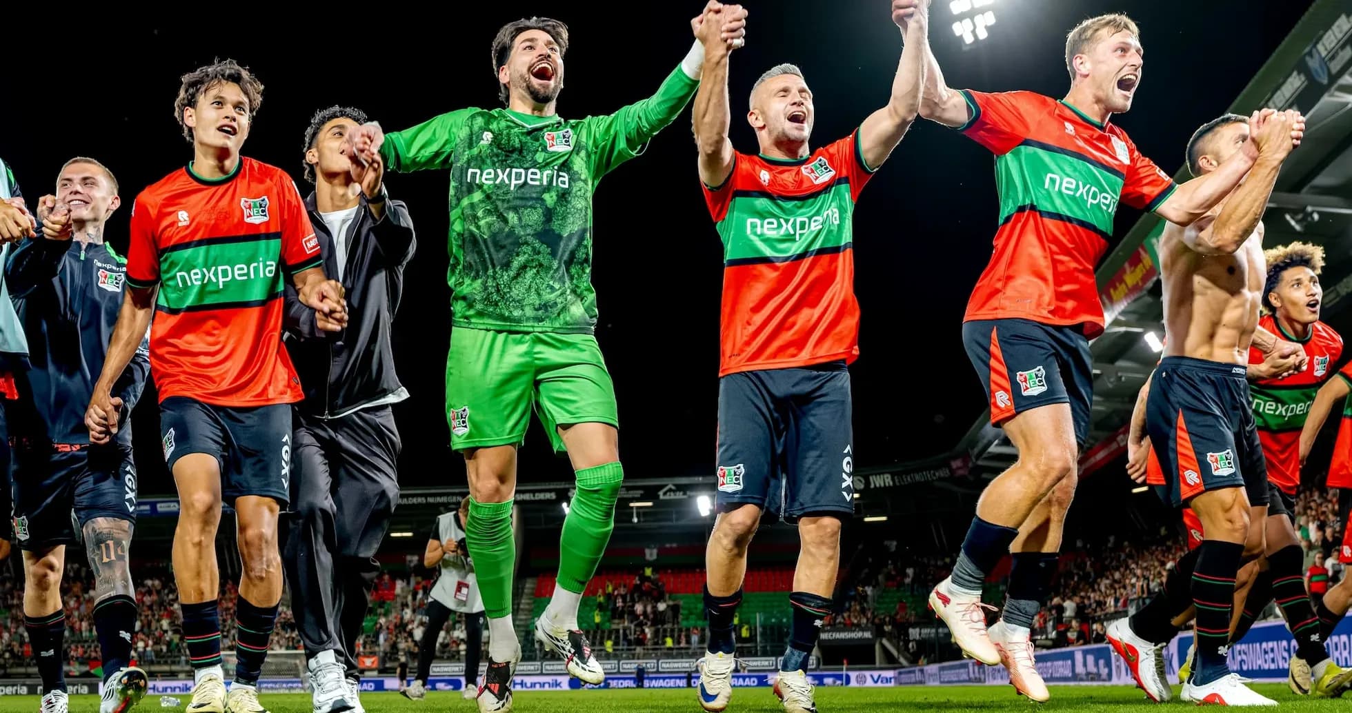 Jugadores de NEC Nijmegen celebrando una victoria