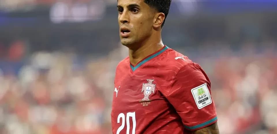 Jugador de Portugal en partido de fútbol