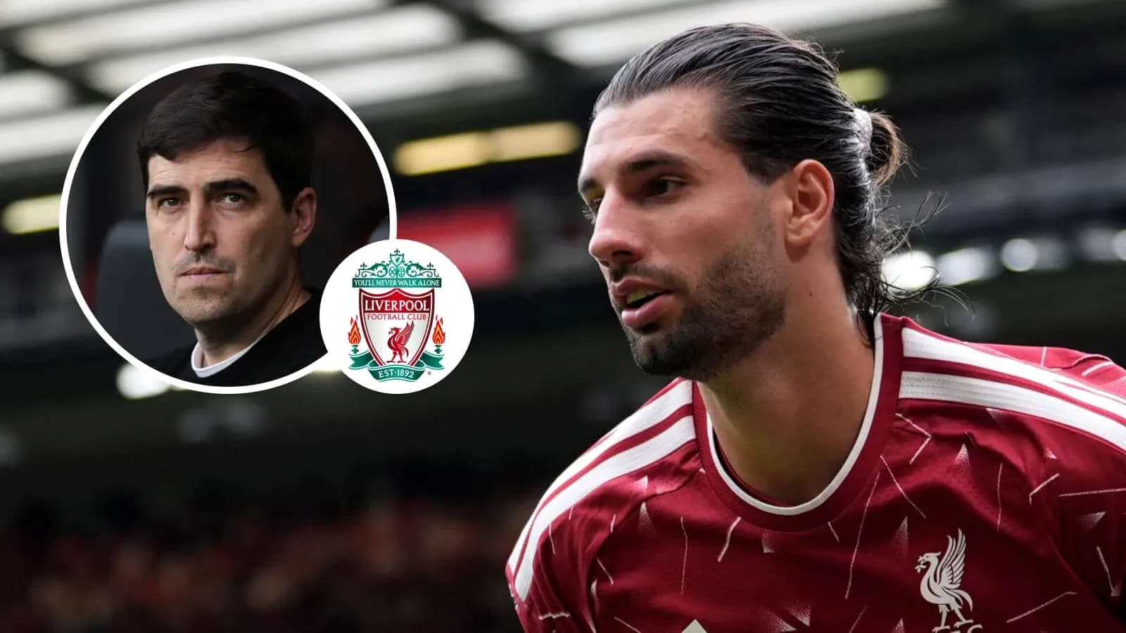 Jugador de Liverpool en acción con entrenador en fondo