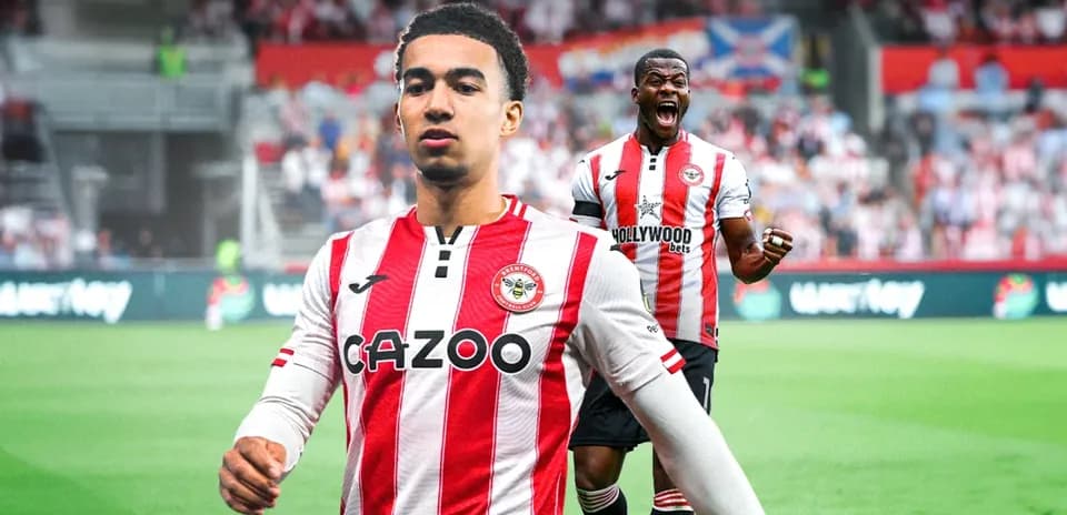 Jugadores de Brentford en el campo durante el partido