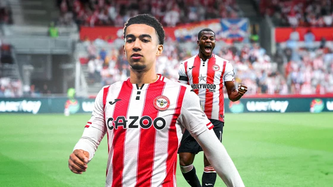 Jugadores de Brentford en el campo durante el partido