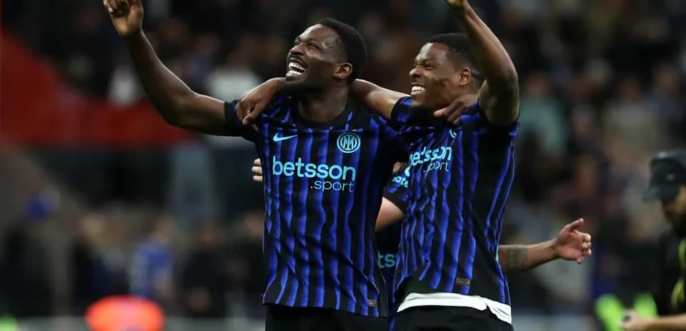 Jugadores de Inter celebrando un gol