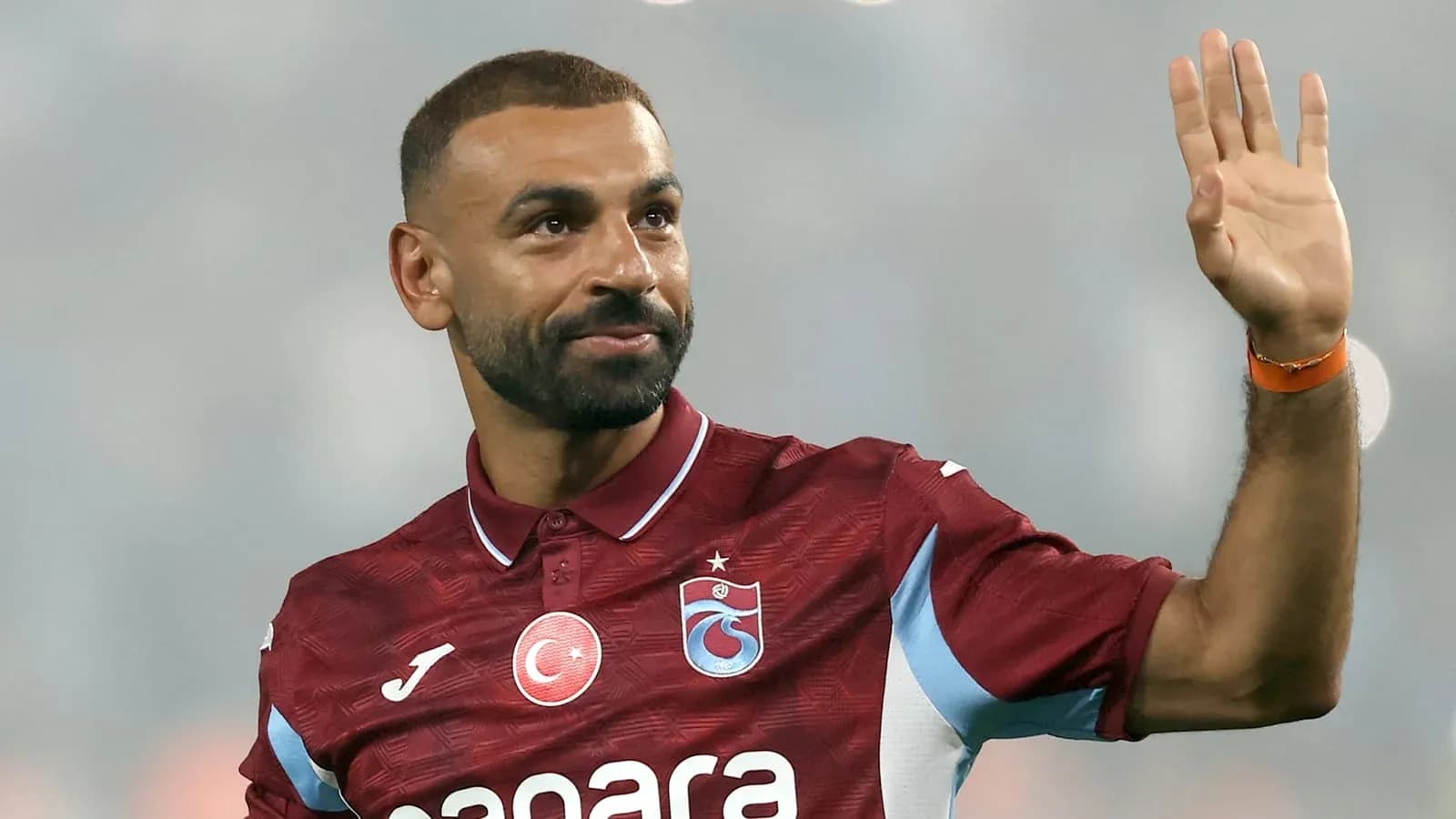 Jugador de Trabzonspor saludando al público