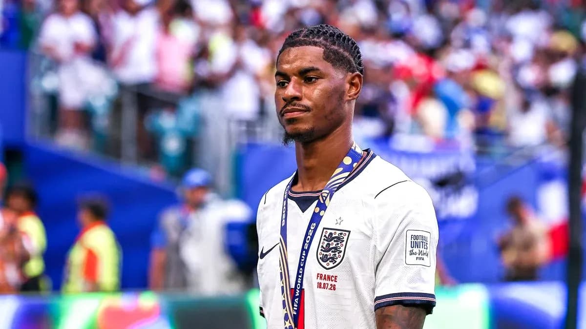 Jugador de Inglaterra con medalla en el campo