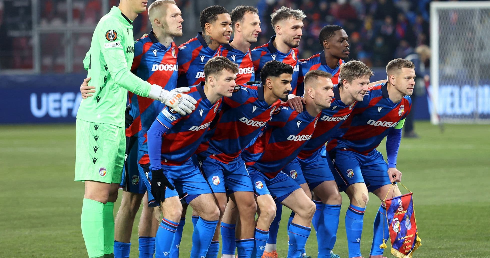 Plzen y FC Porto empatan 1-1 en la UEFA Europa League.jpg