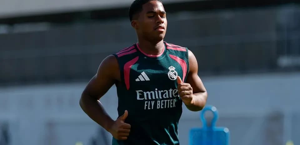 Jugador de Real Madrid corriendo durante entrenamiento