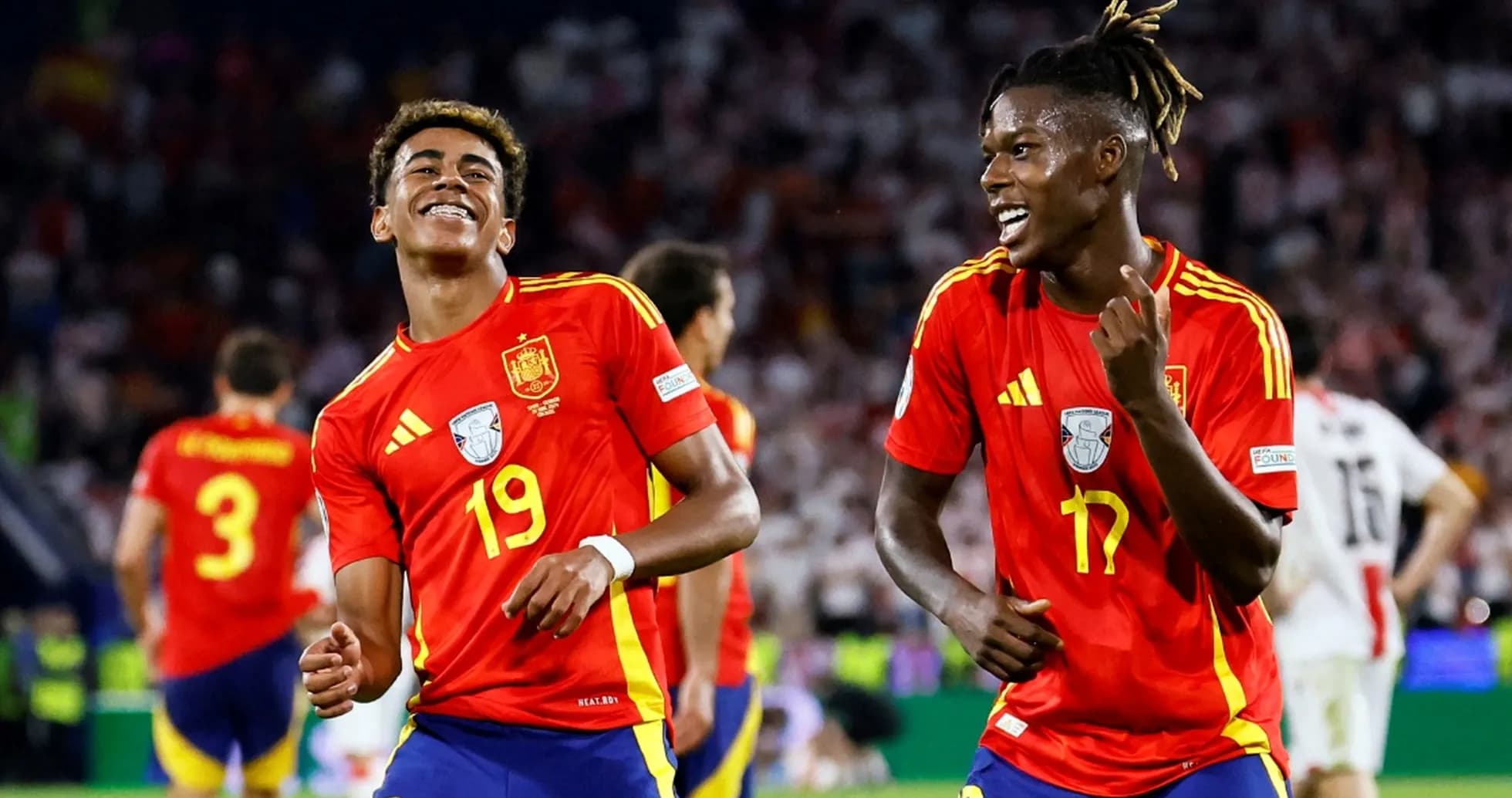 Jugadores de España celebrando un gol