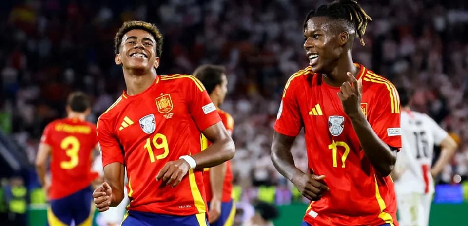 Jugadores de España celebrando un gol