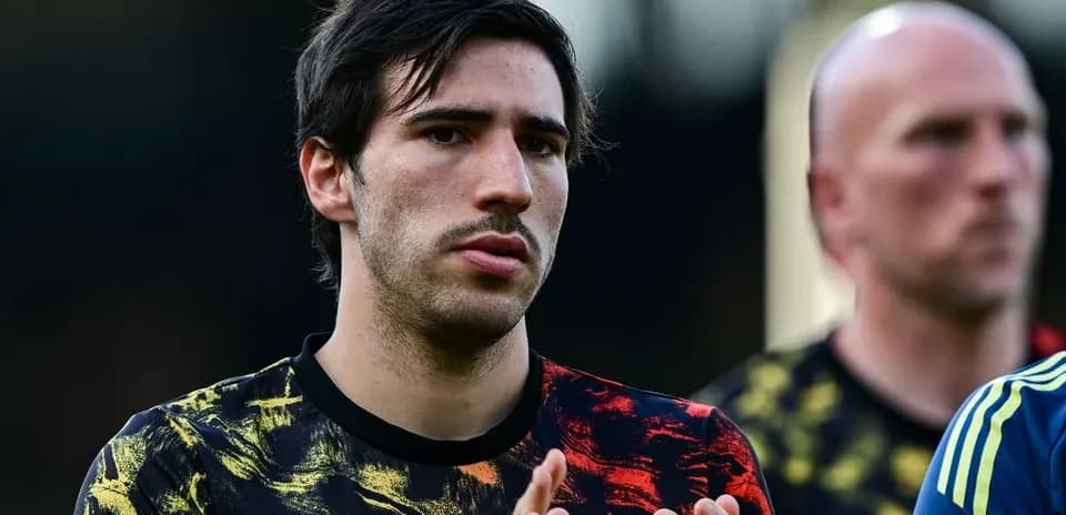 Jugador aplaudiendo durante calentamiento previo al partido