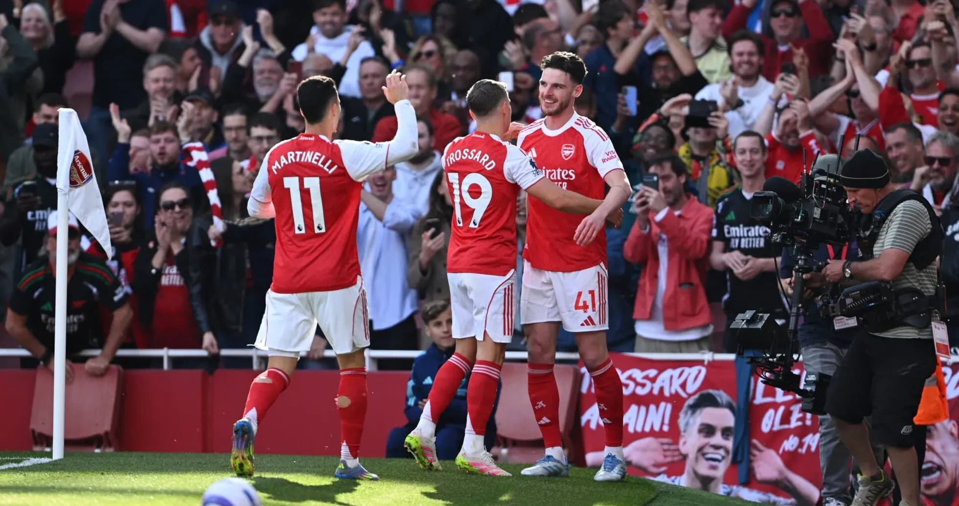 Jugadores de Arsenal celebrando un gol