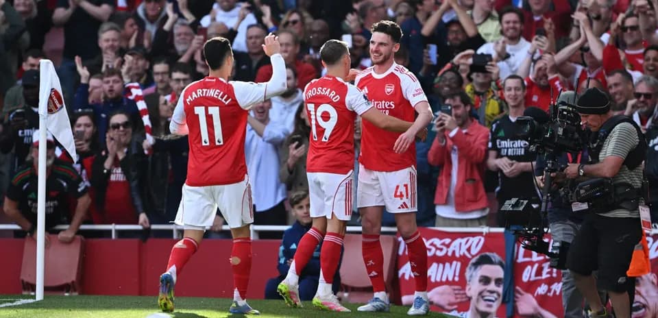 Jugadores de Arsenal celebrando un gol