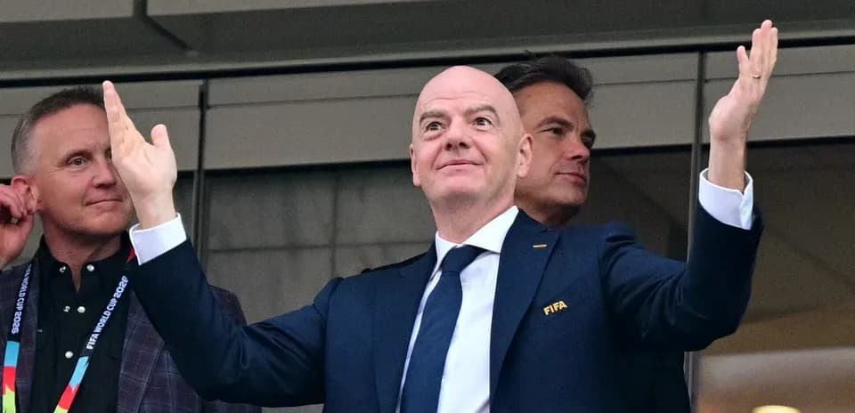 Gianni Infantino gesticulando en un evento de FIFA