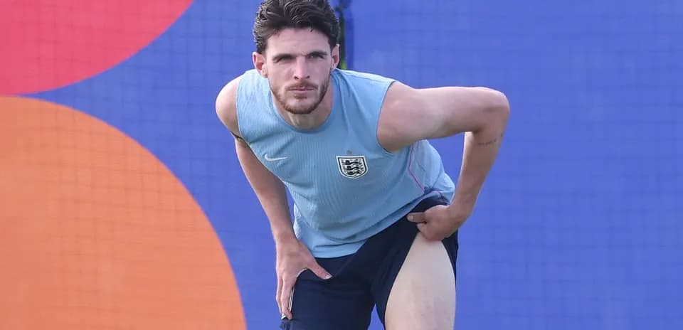 Jugador estirándose durante entrenamiento de Inglaterra
