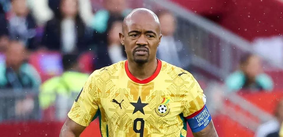 Jugador de Ghana en camiseta amarilla durante partido