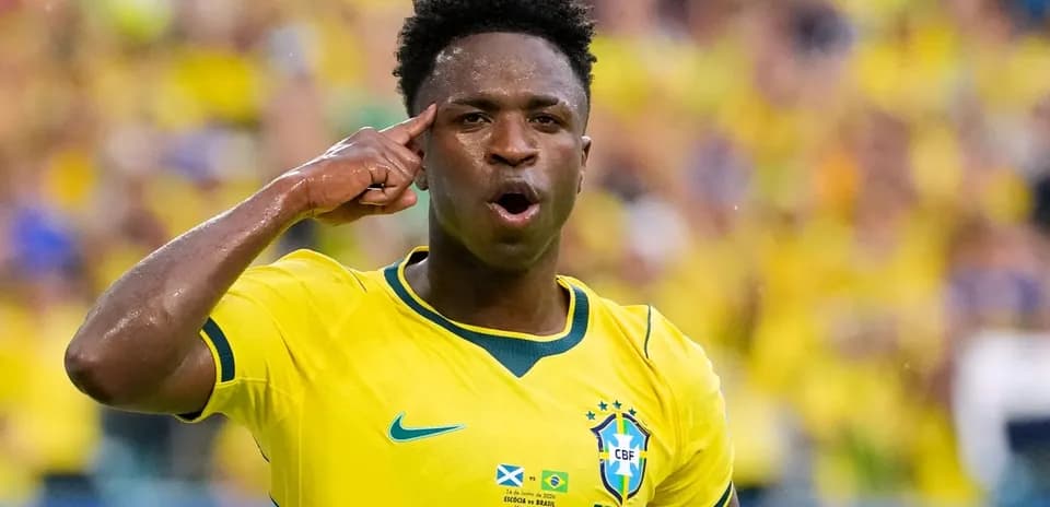 Jugador de Brasil celebrando con gesto de triunfo