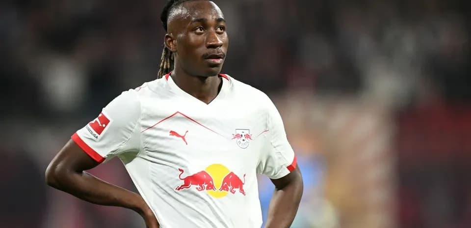 Jugador de RB Leipzig en el campo durante el partido