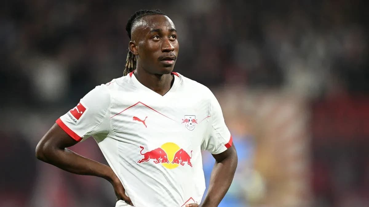 Jugador de RB Leipzig en el campo durante el partido