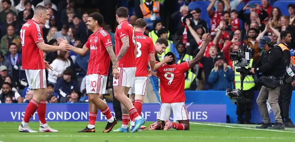 Jugadores de Nottingham Forest celebrando un gol