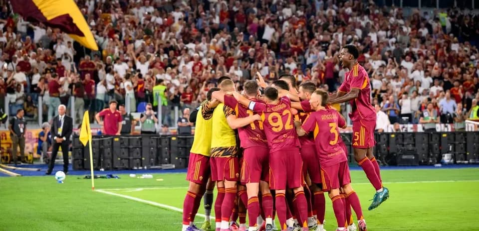 Jugadores de AS Roma celebrando un gol