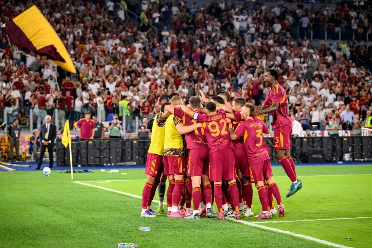 Jugadores de AS Roma celebrando un gol