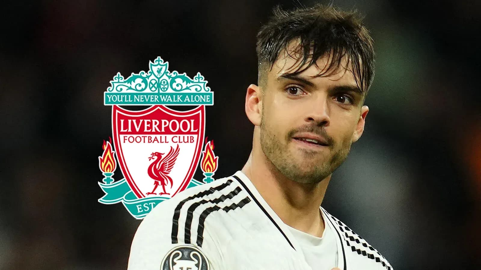 Jugador de fútbol con escudo de Liverpool detrás