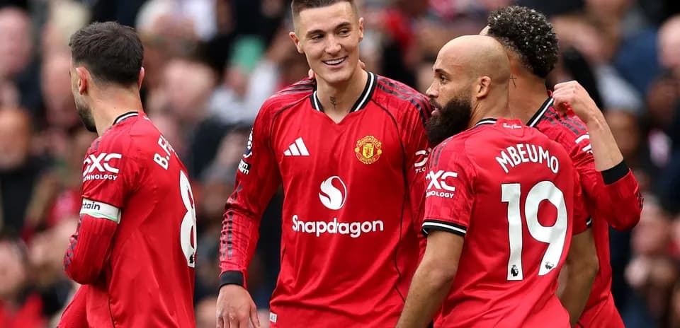 Jugadores de Manchester United celebrando un gol