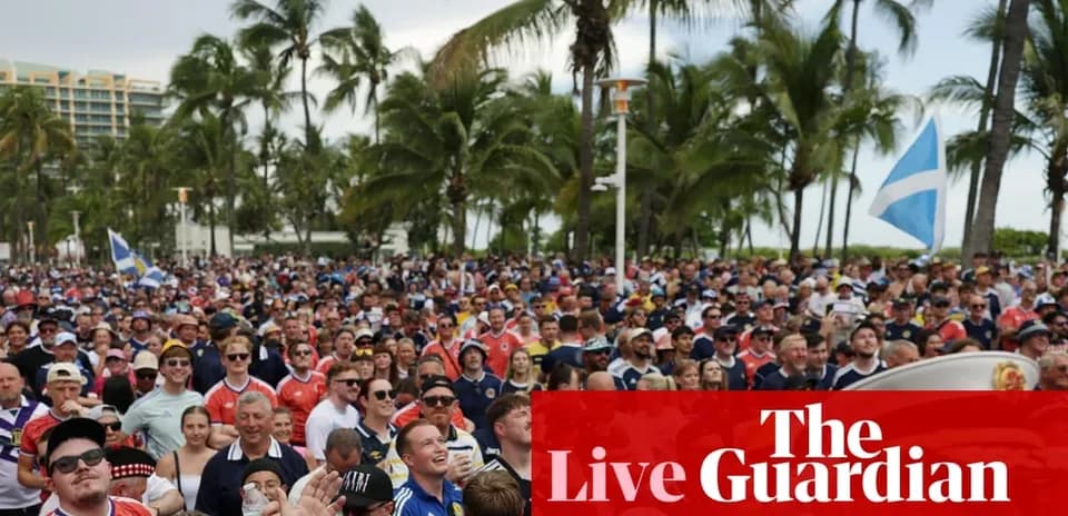 Multitud de aficionados en un evento al aire libre