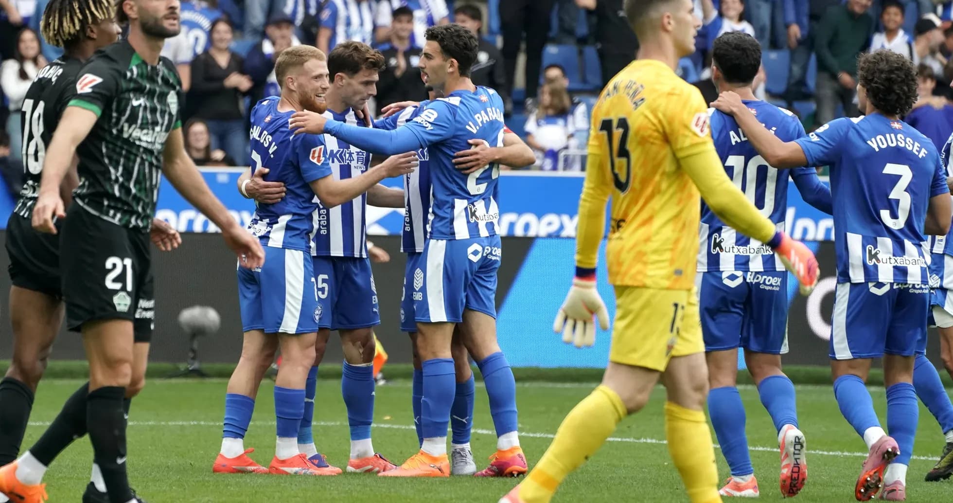 Jugadores de Alavés celebrando un gol