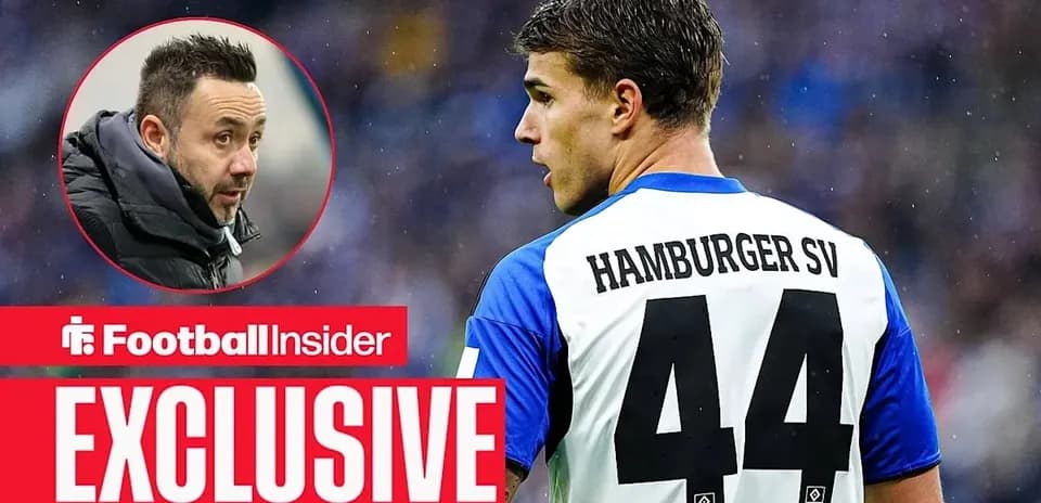 Jugador de Hamburger SV con camiseta 44 en el campo