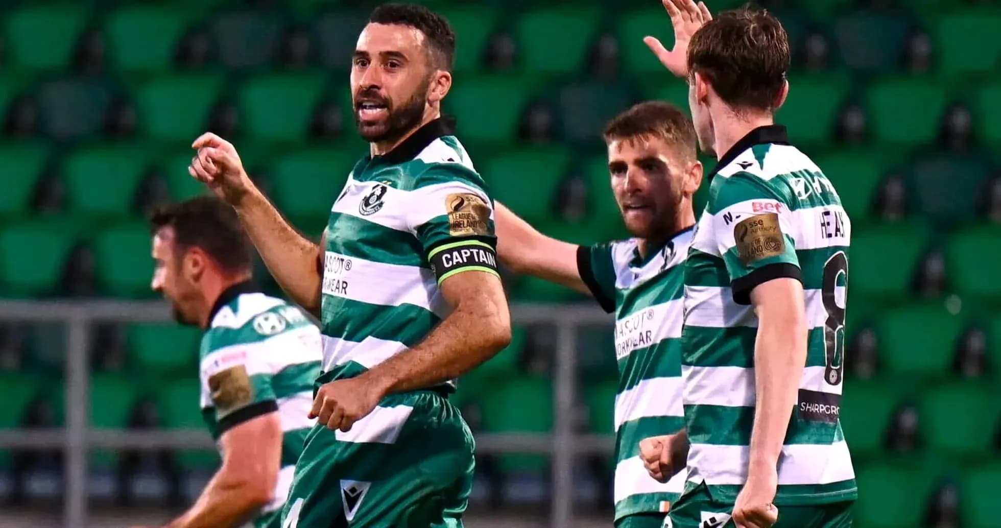 Jugadores de Shamrock Rovers celebrando un gol