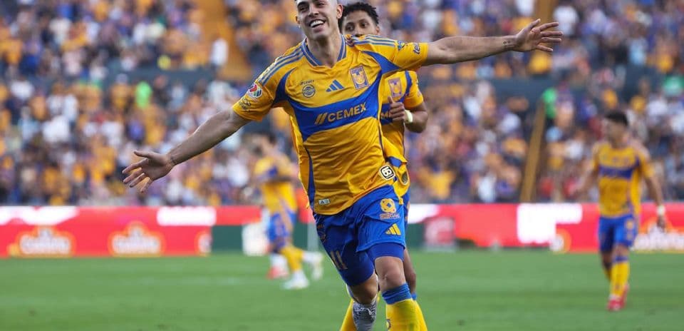 Tigres players celebrating a goal.