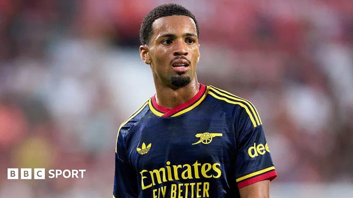 Jugador de Arsenal en uniforme durante el partido