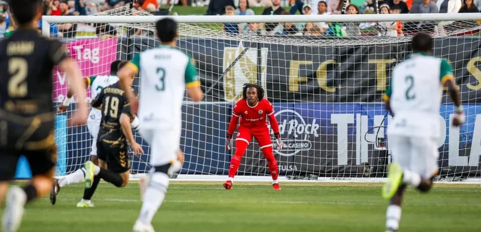 Portero listo para el penalti en el partido