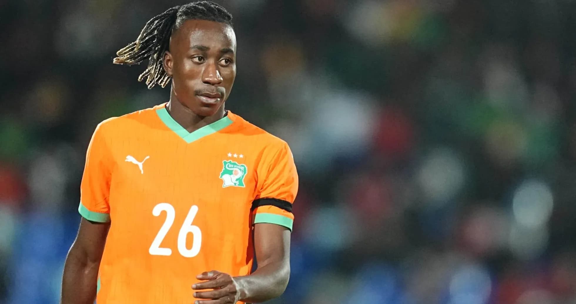 Jugador de Costa de Marfil en partido de fútbol