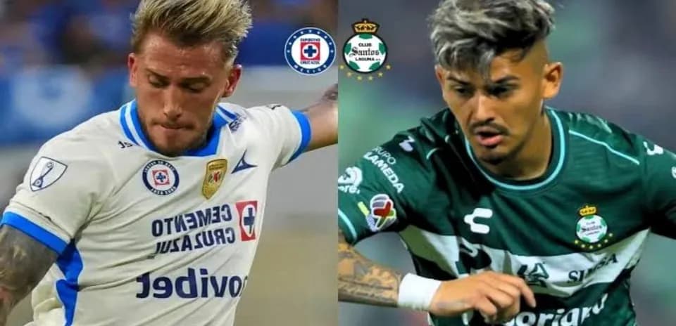 Jugadores de Cruz Azul y Santos Laguna en acción