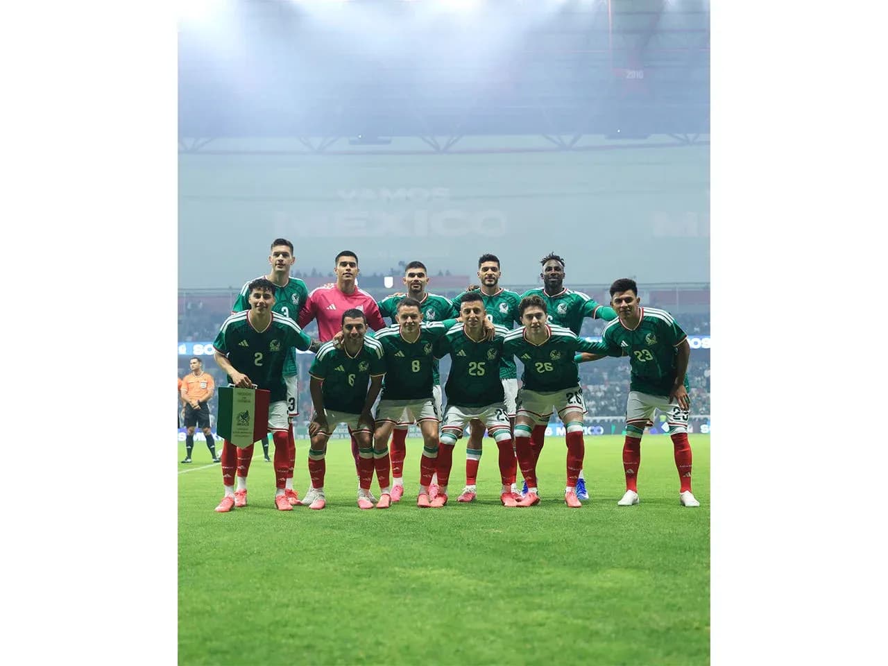Selección de México posando para la foto oficial