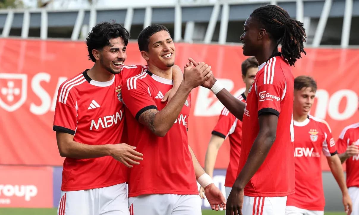 Jugadores de Benfica celebrando un gol