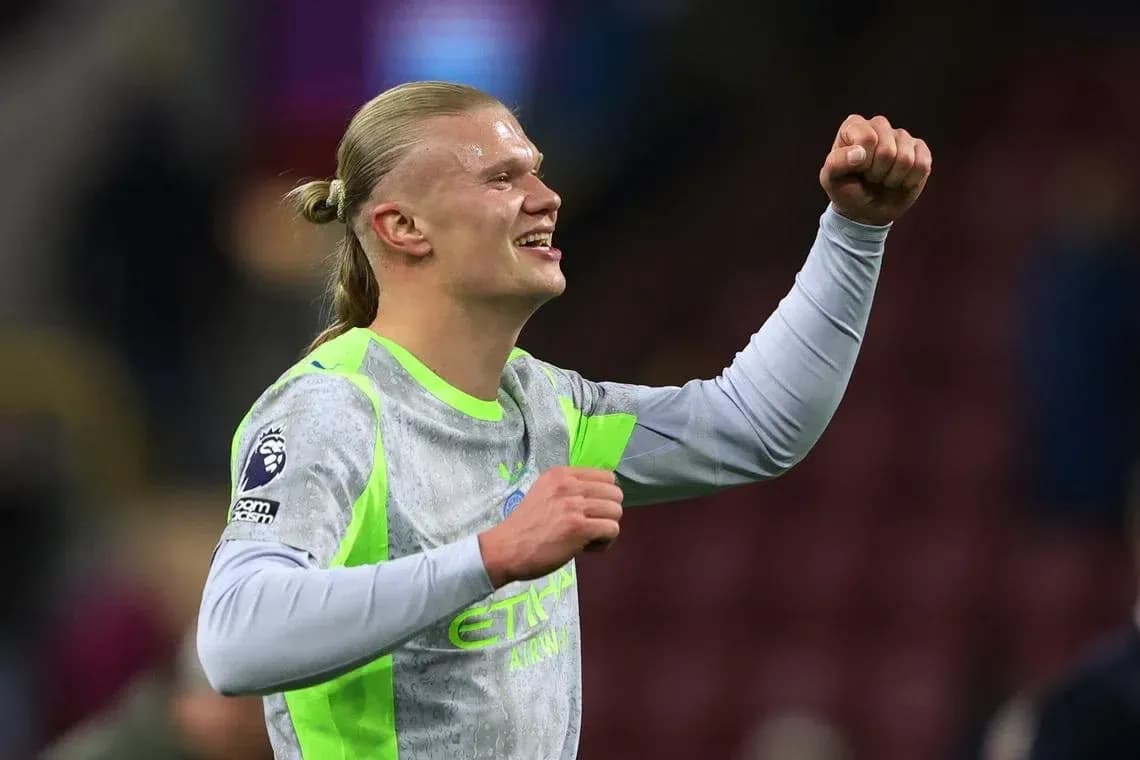 Jugador celebrando tras el partido con el puño en alto