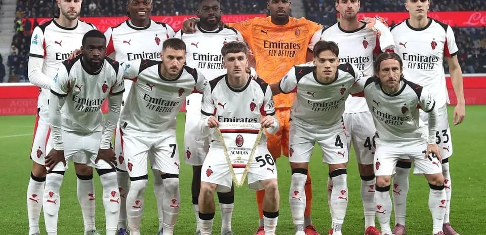 Equipo del AC Milan posando antes del partido