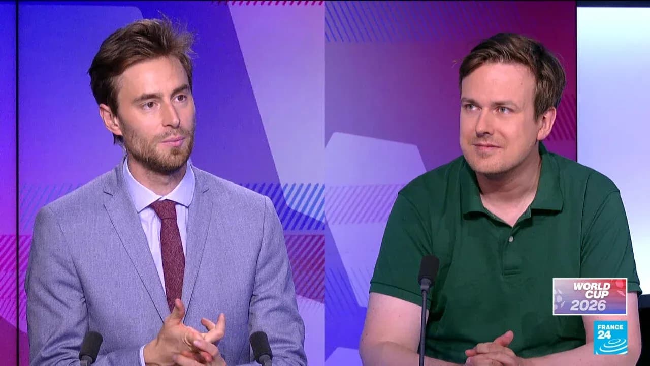 Dos comentaristas en un programa sobre la Copa Mundial 2026