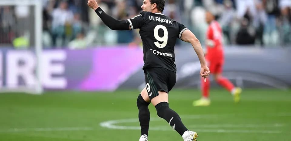Dusan Vlahovic celebrando un gol en Juventus