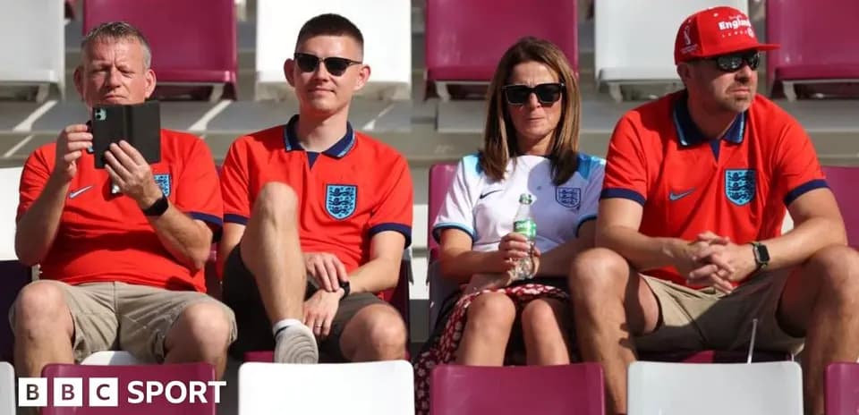 Espectadores con camisetas de Inglaterra en las gradas