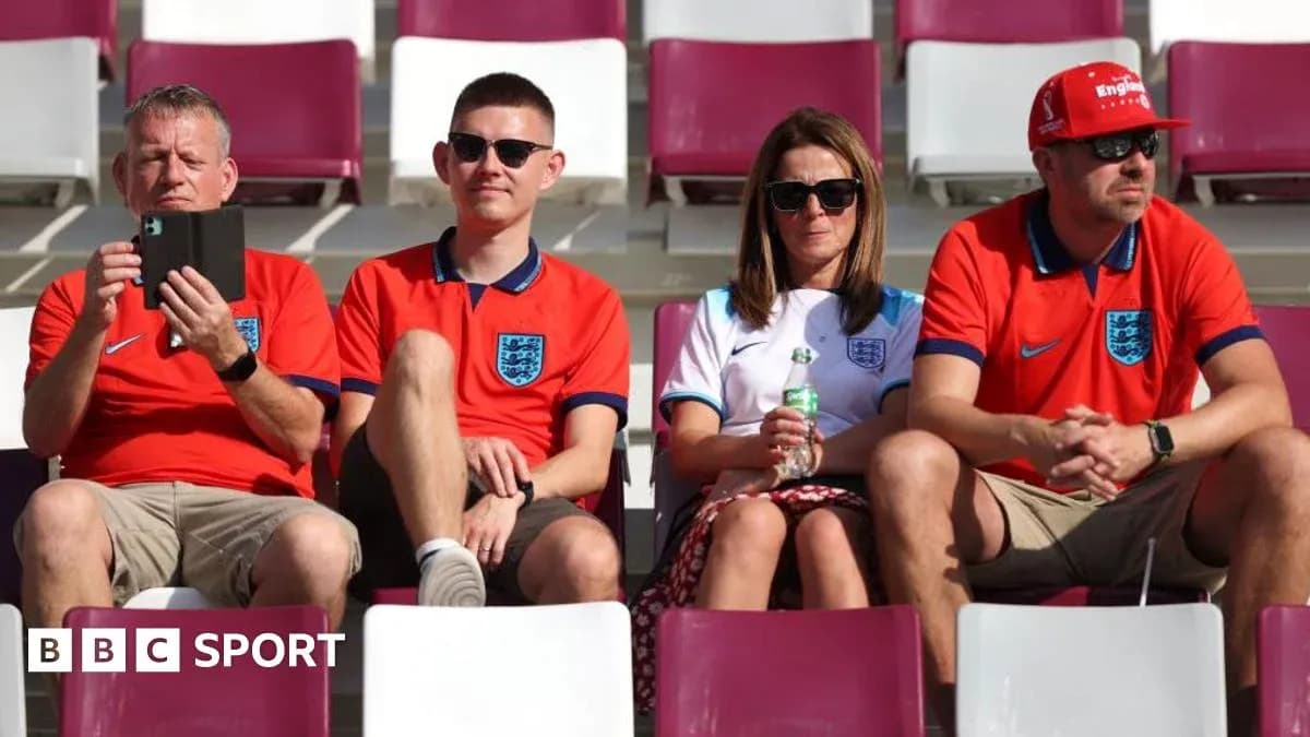 Espectadores con camisetas de Inglaterra en las gradas