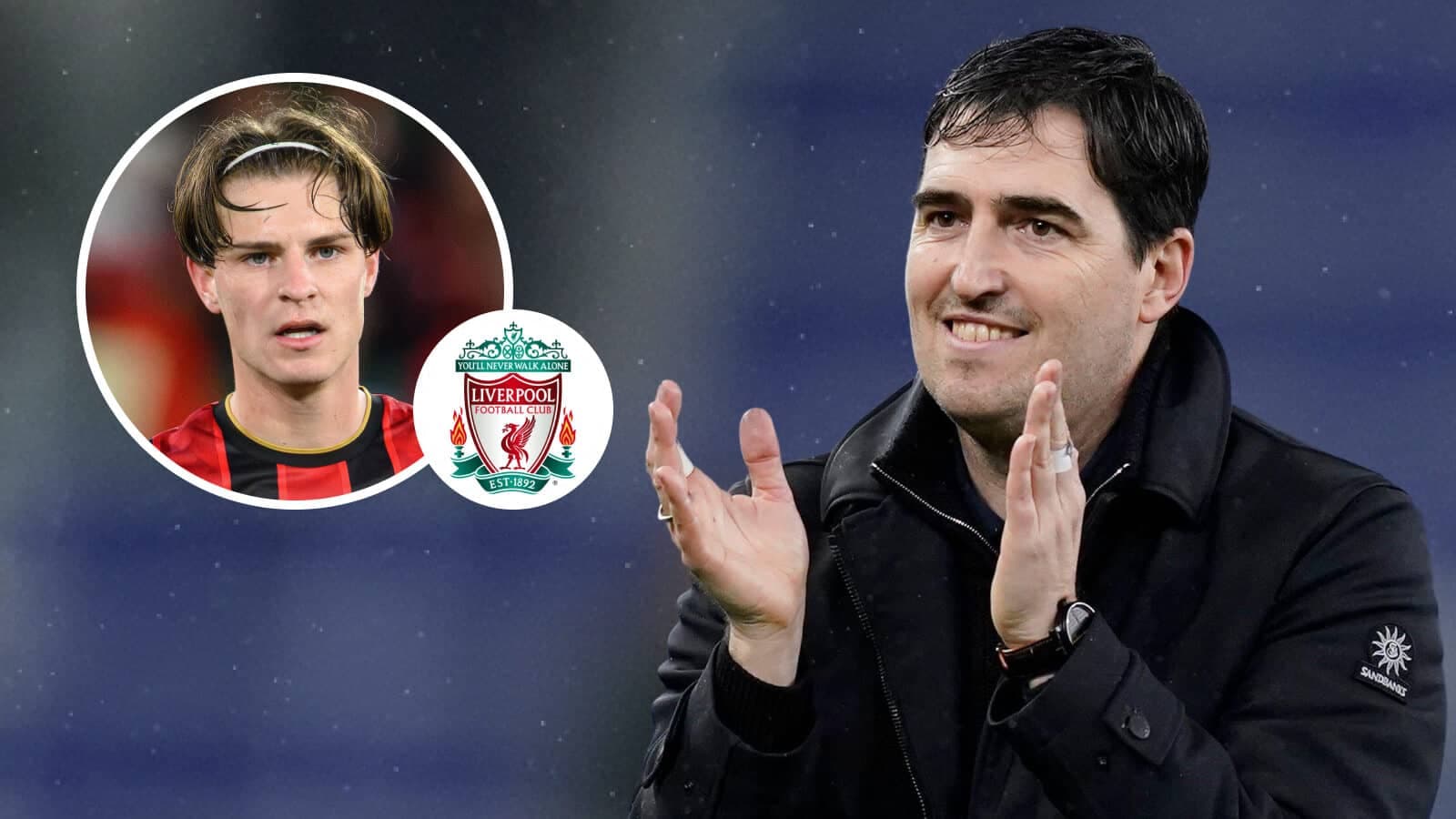 Entrenador aplaudiendo con jugador de fondo y logo de Liverpool