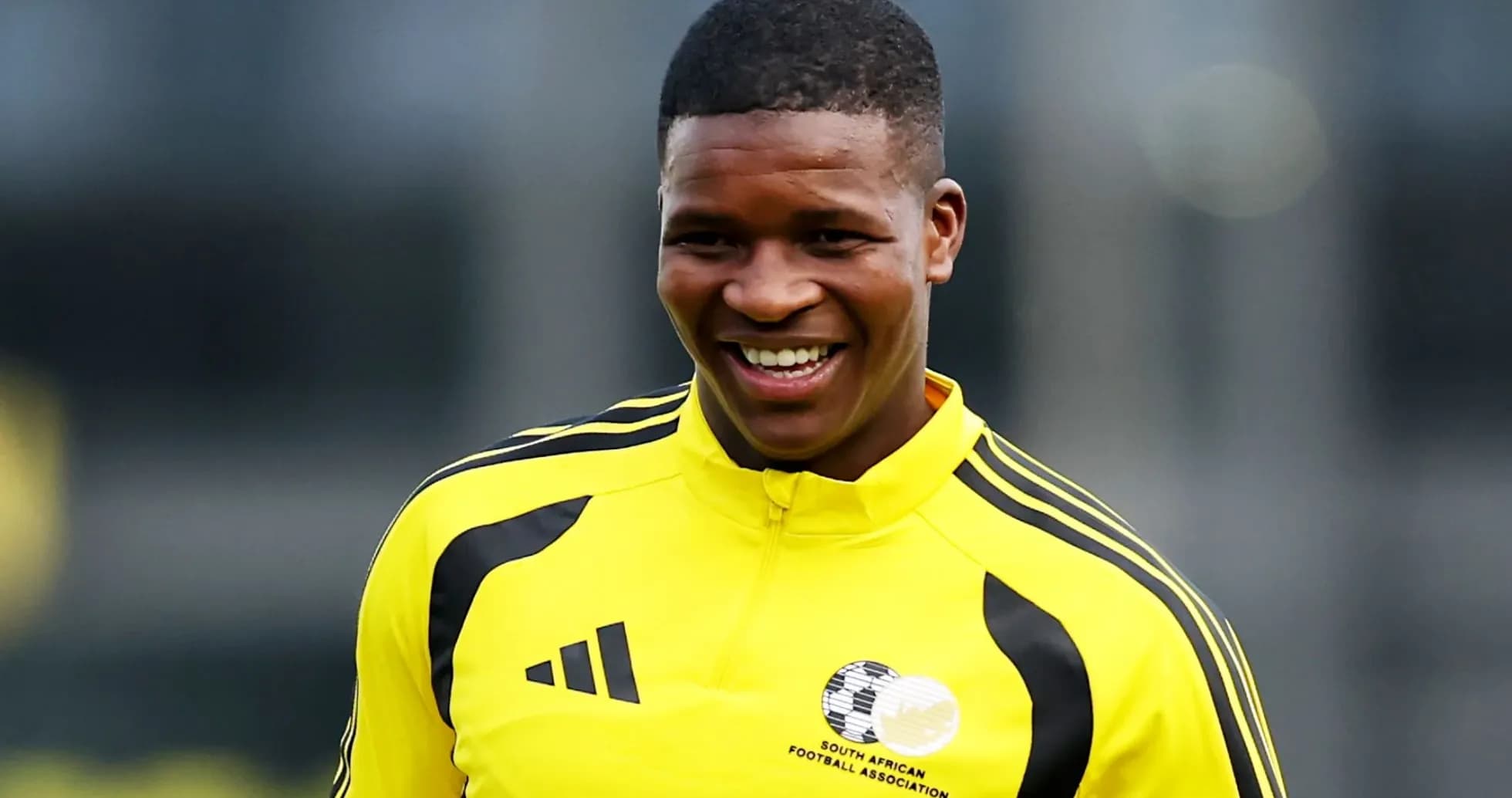 Jugador sonriendo durante sesión de entrenamiento