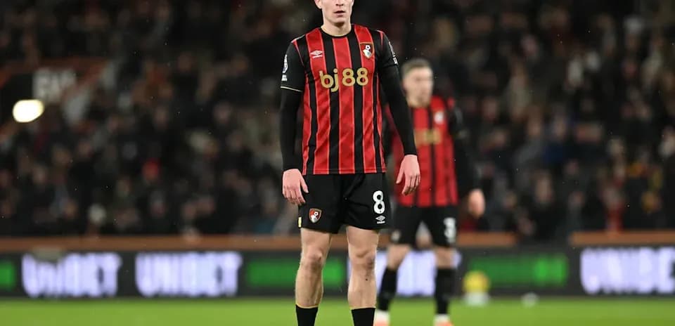 Jugador de Bournemouth en el campo durante partido