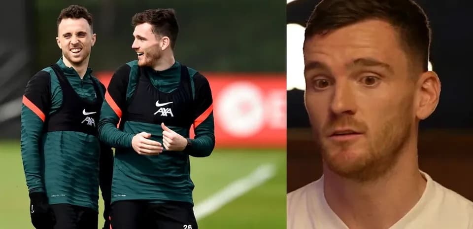Dos jugadores de Liverpool en entrenamiento sonrientes