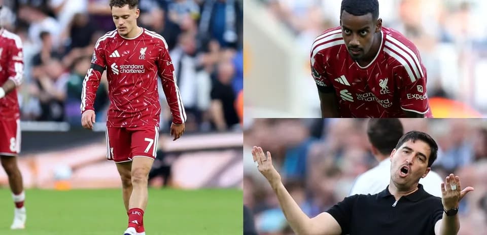 Jugadores de Liverpool en el campo durante el partido