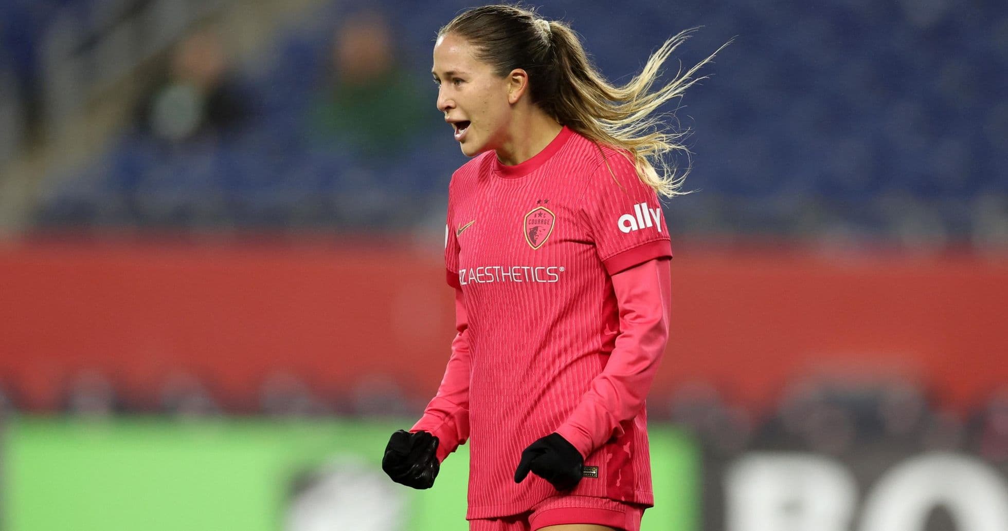 Portera del North Carolina Courage celebrando un gol
